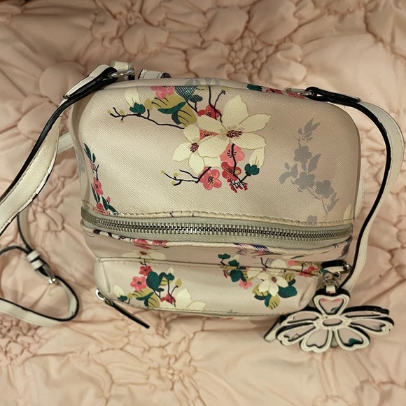 GUESS mini backpack - Picture 6 of 6